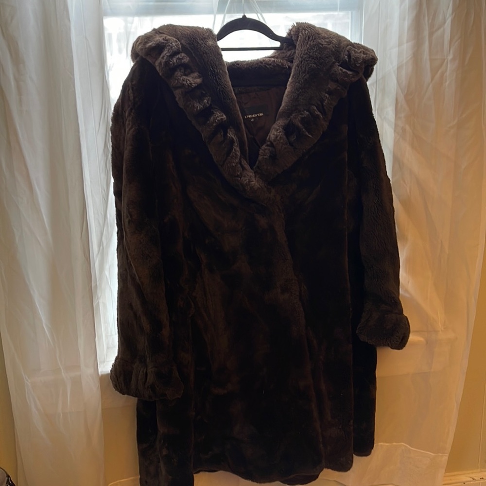 Size xl run big and cozy. So incredibly warm winter coat with hood.